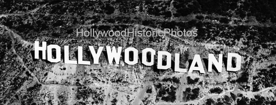 Hollywoodland Sign 1924 panorama wm.jpg